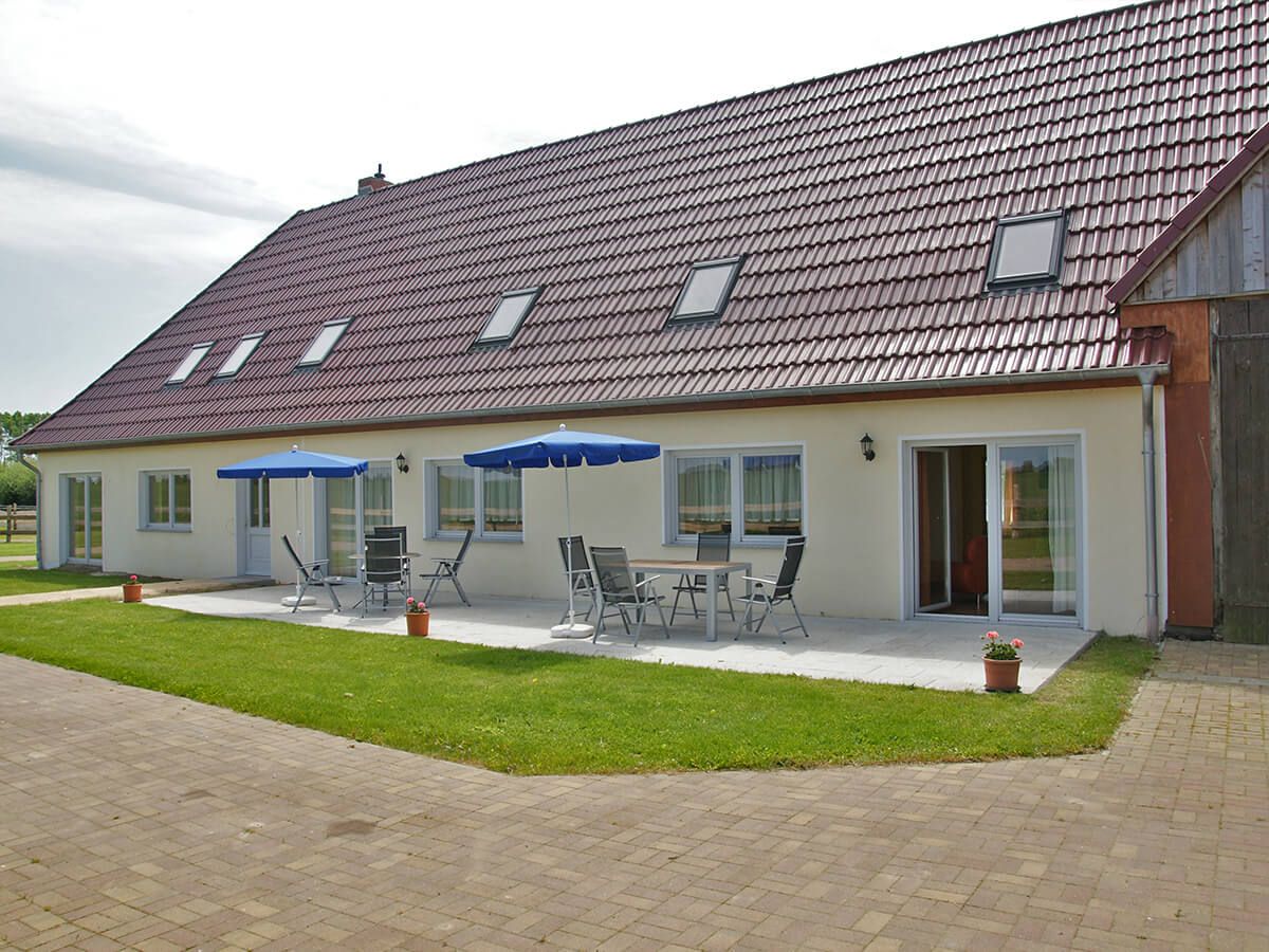 Terrassen & Grillplätze FeWos II & III_c80_scale_1335_1000.jpg